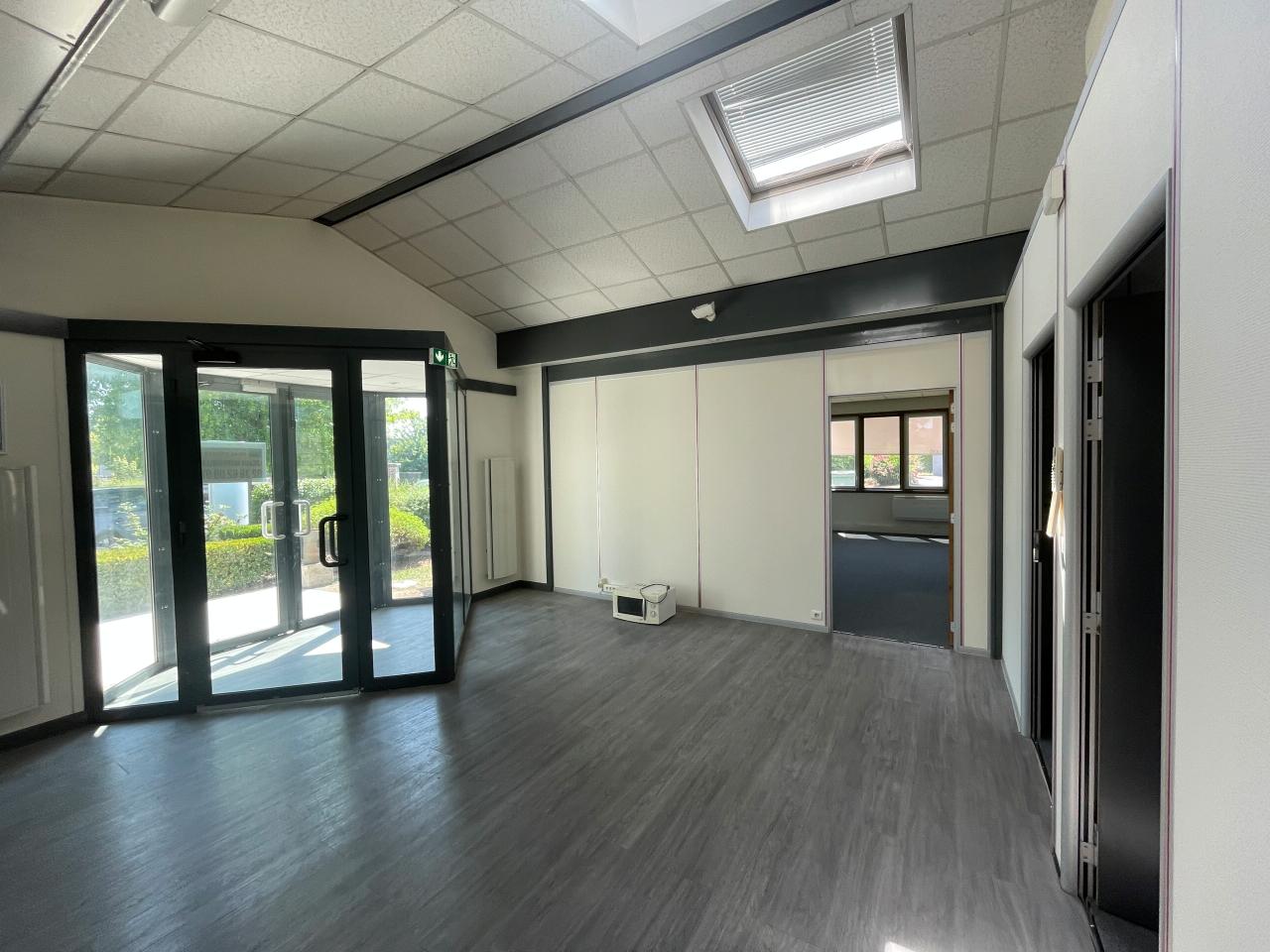 Bureau La Chapelle-Saint-Mesmin 321m² Location bureau La Chapelle-Saint-Mesmin Loiret OLBUR2422019 12